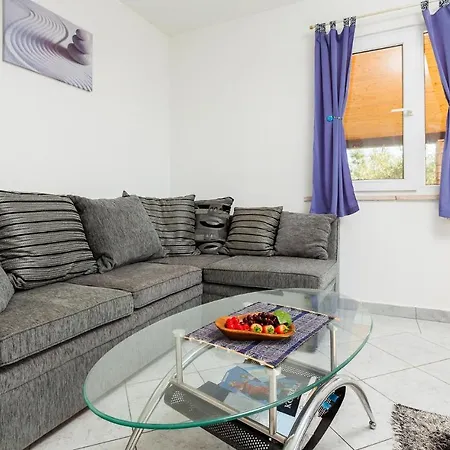 1 Bedroom Awesome In Hébergement de vacances Vela Luka