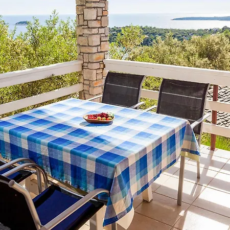 1 Bedroom Stunning Home In Vela Luka